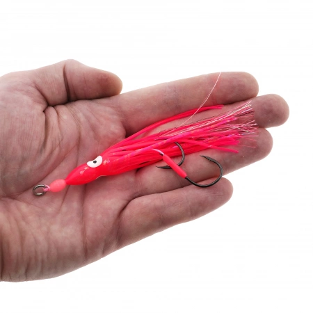 Октопус на ассистах Striker Big Fish Octopus Red/Pink, на ладони