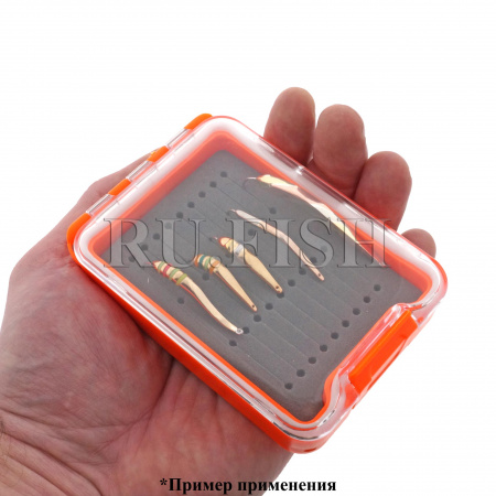Коробка для мух TRG XD-206C 74x105x25 мм фото в руке