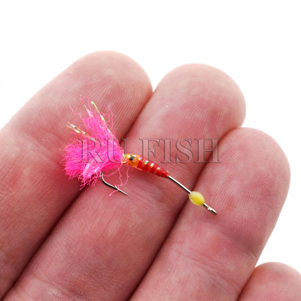 Мушка на корюшку YuYang XB048 Ni #10-05 Red/Pink, фото на ладони
