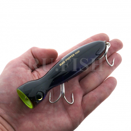 Поппер Yo-Zuri Mag Popper 130F R1370 цвет BP 50 гр на ладони