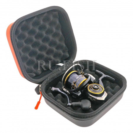 Футляр для катушек Vido-Craft Reel Cover Midi 19x17x11,5 см, пример хранения катушки