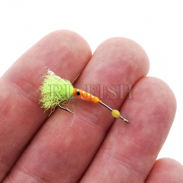 Мушка на корюшку YuYang XB048 Ni #10 Light Orange/Chartreuse, фото на ладони
