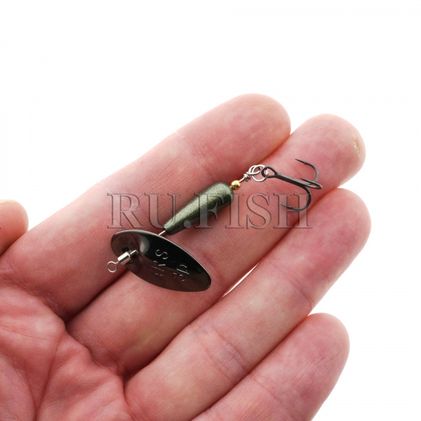 Блесна Smith AR Spinner Trout Model 6,0 гр 15, фото на ладони