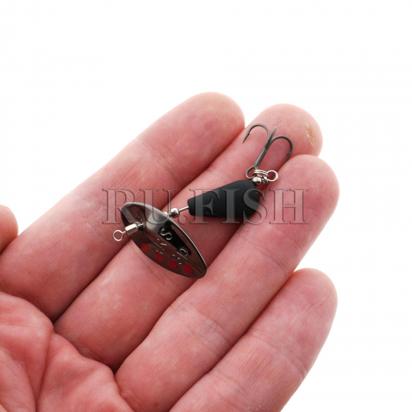 Блесна Smith AR Spinner Trout Model 6,0 гр 11, фото на ладони