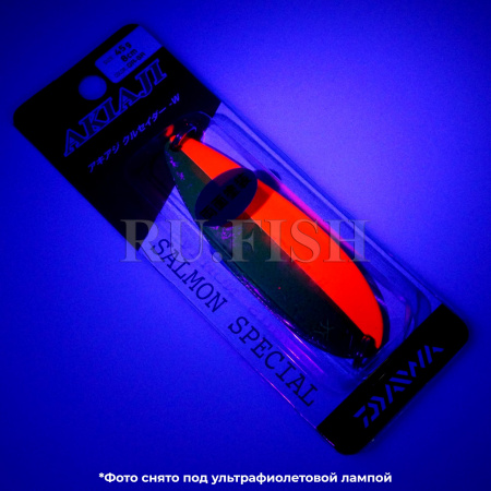 Блесна Daiwa Aki Aji Crusader-W 80 мм 45 гр 0741 3639 GR-SR, съемка в ультрафиолете