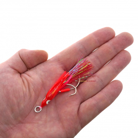 Октопус на ассистах Striker Aki Aji Fluo Red №20 S на ладони