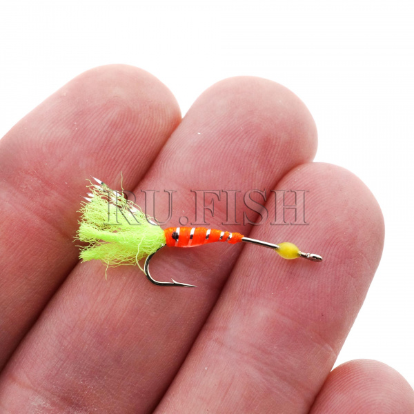 Мушка на корюшку YuYang XB048 Ni #10 Orange/Chartreuse, фото на ладони